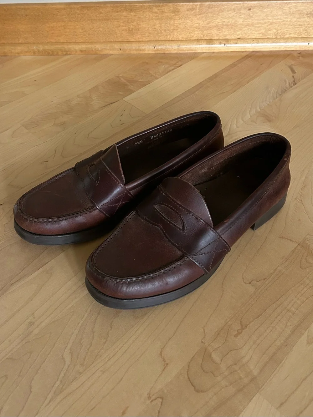 Vintage G.H. Bass Weejuns Brown Burgundy Leather Penny Loafers Women’s 9.5